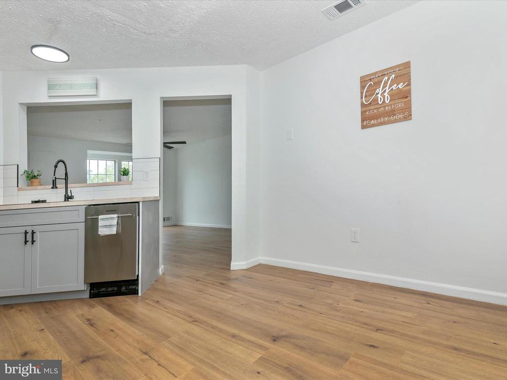 5307 REGAL COURT
