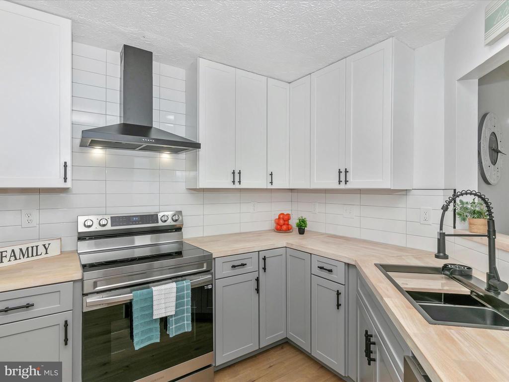 5307 REGAL COURT