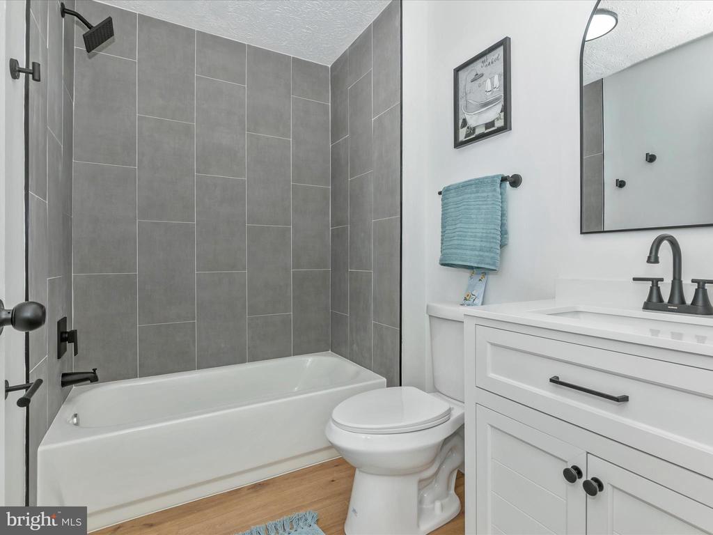 5307 REGAL COURT