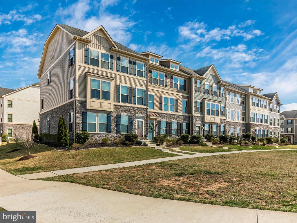 5829 EAGLEHEAD DRIVE