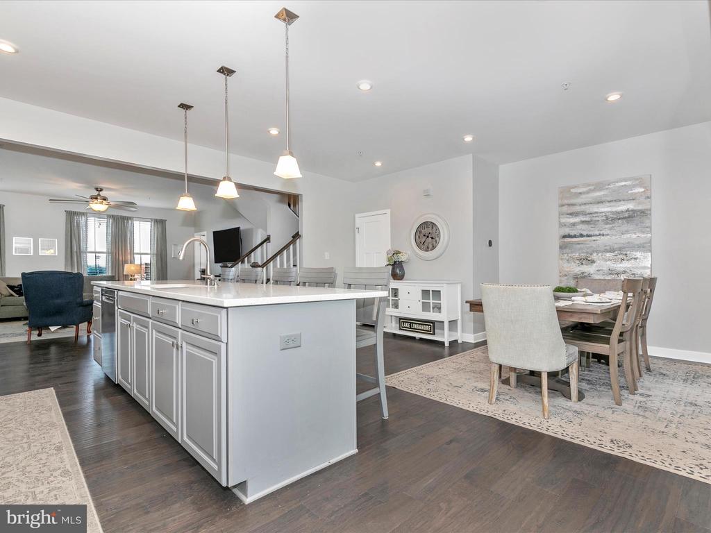 5829 EAGLEHEAD DRIVE