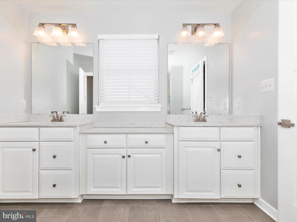 5829 EAGLEHEAD DRIVE