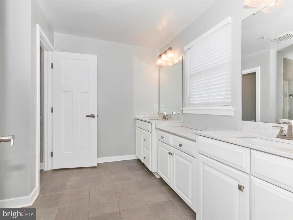 5829 EAGLEHEAD DRIVE