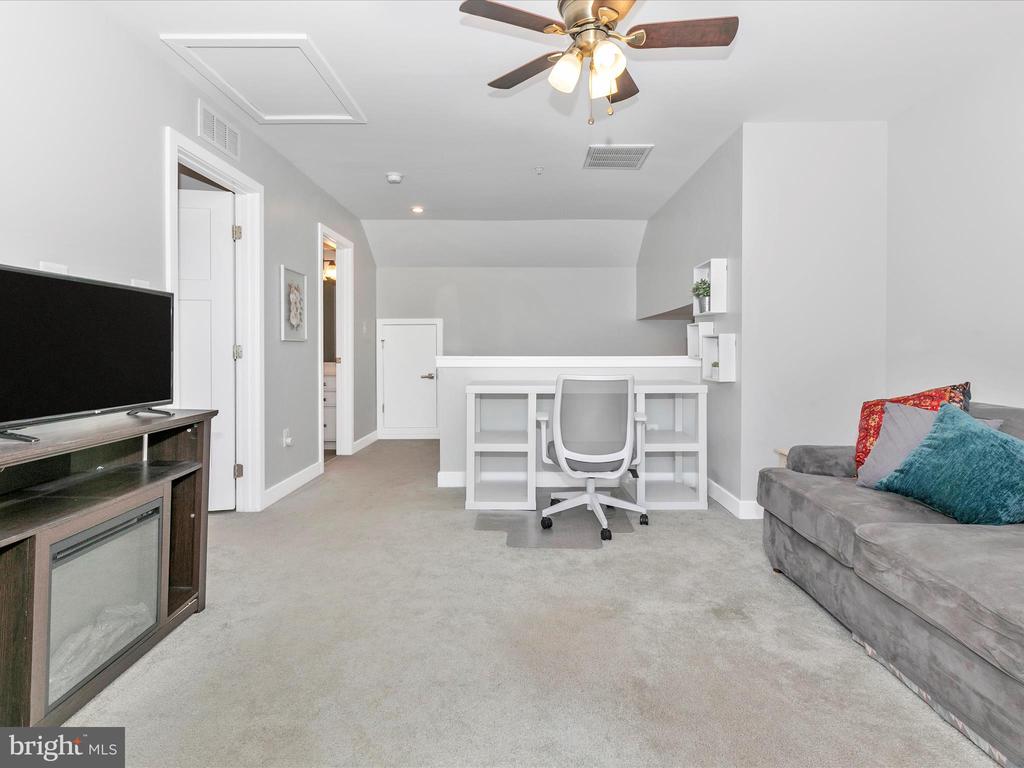 5829 EAGLEHEAD DRIVE