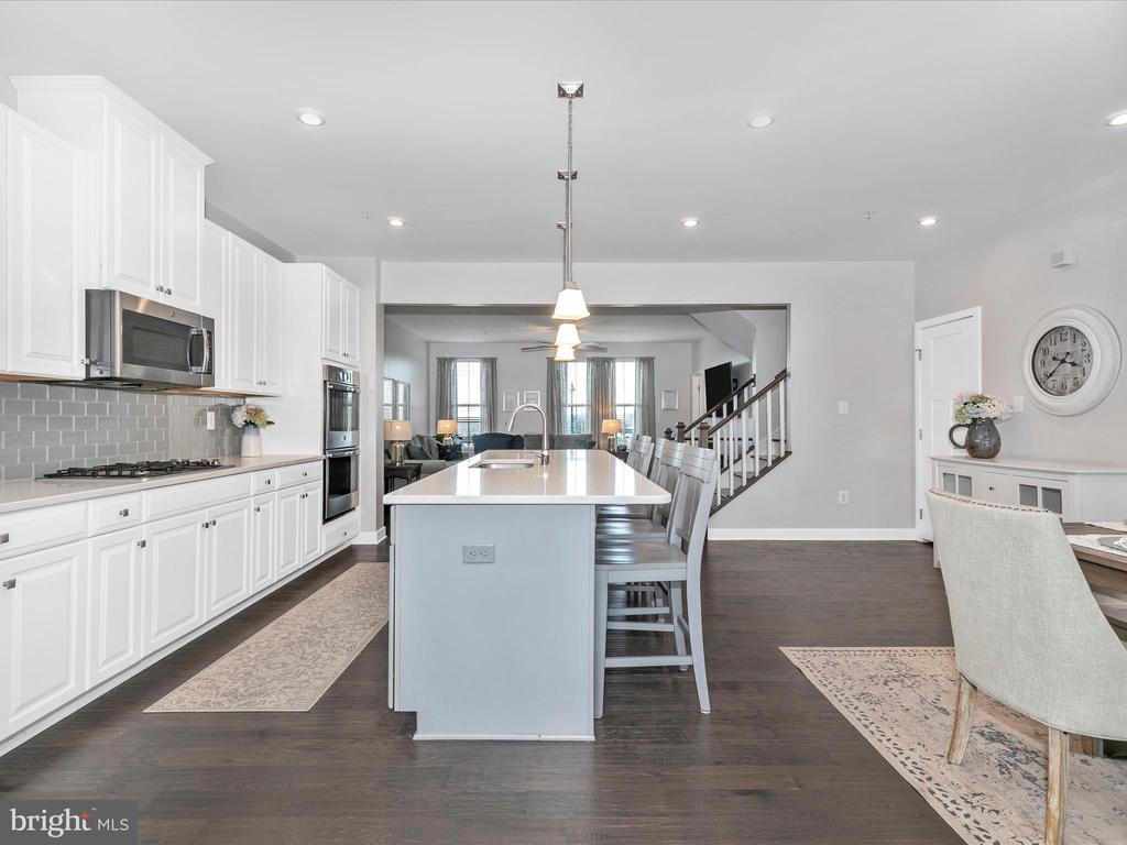 5829 EAGLEHEAD DRIVE