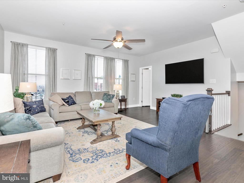5829 EAGLEHEAD DRIVE