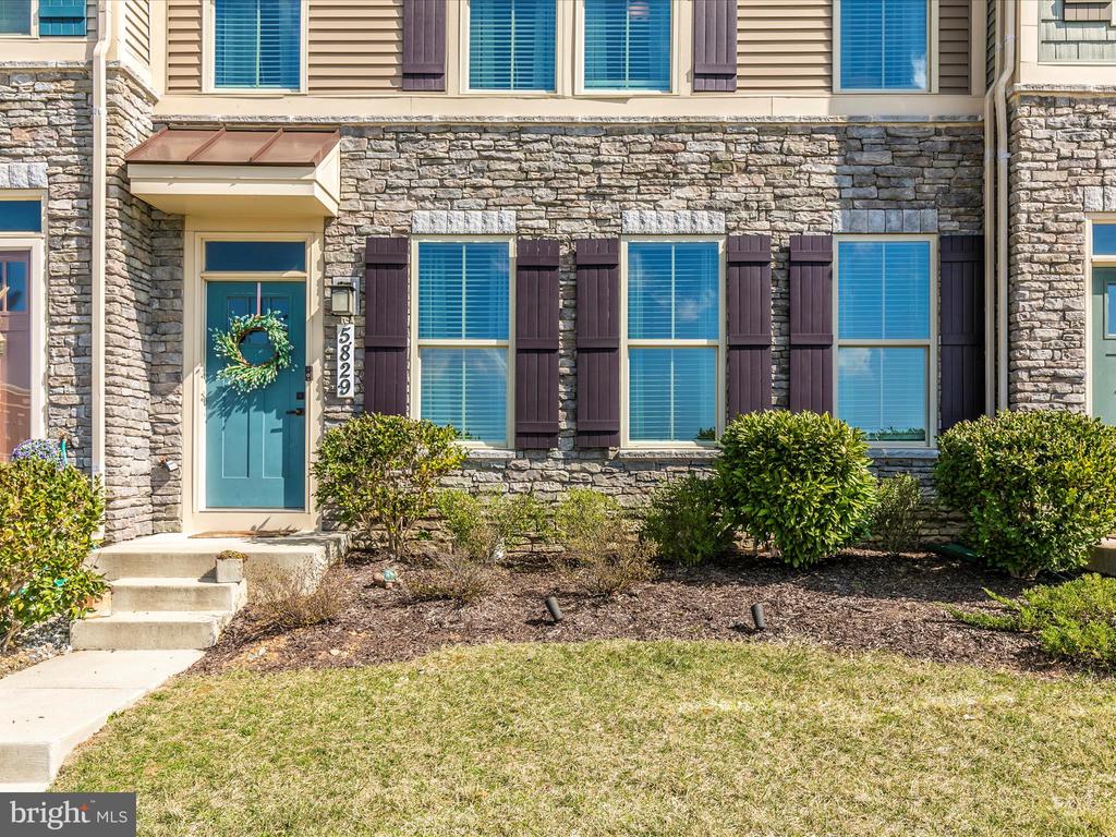 5829 EAGLEHEAD DRIVE