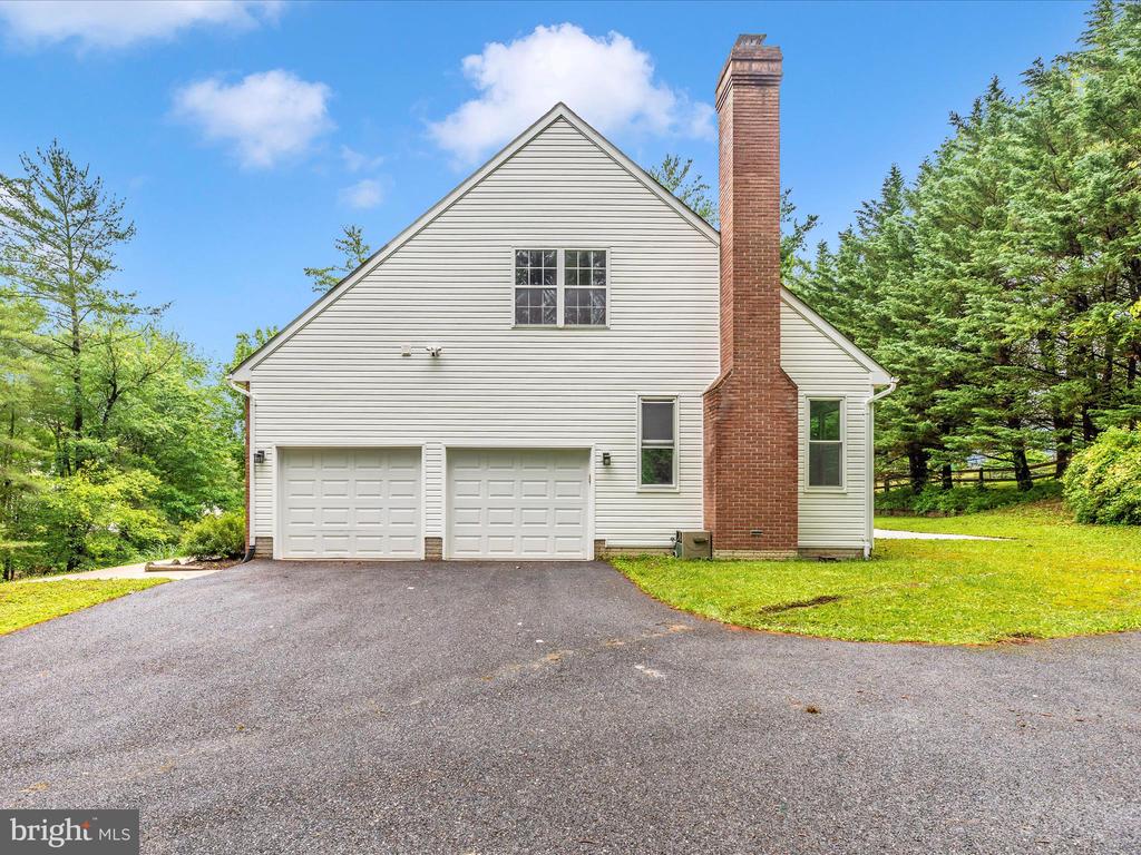 324 COPPER OAKS DRIVE
