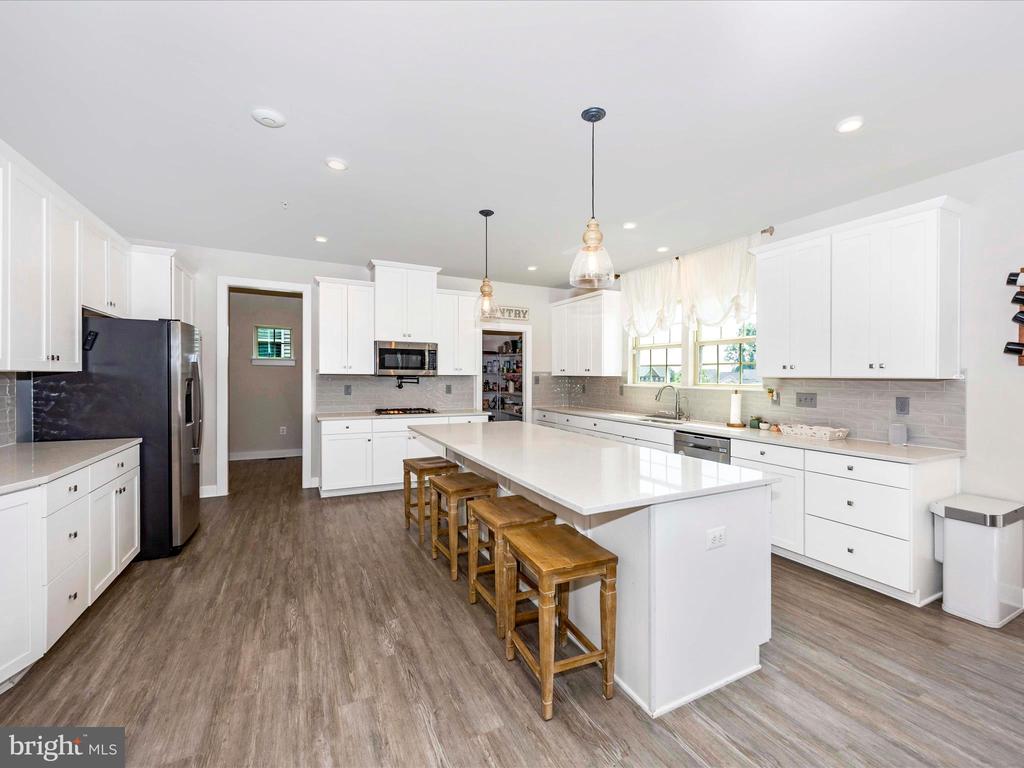 6877 WOODRIDGE ROAD