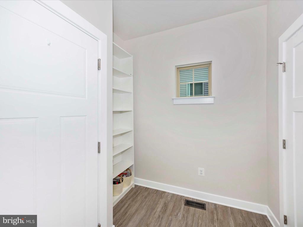 6877 WOODRIDGE ROAD