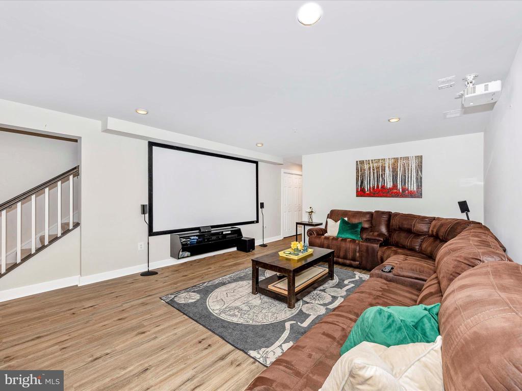 6877 WOODRIDGE ROAD
