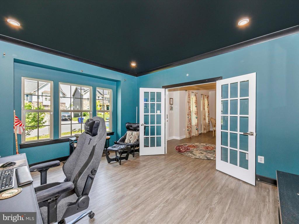 6877 WOODRIDGE ROAD
