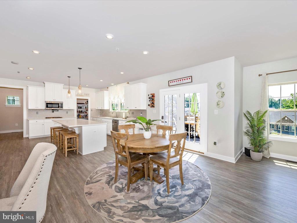 6877 WOODRIDGE ROAD