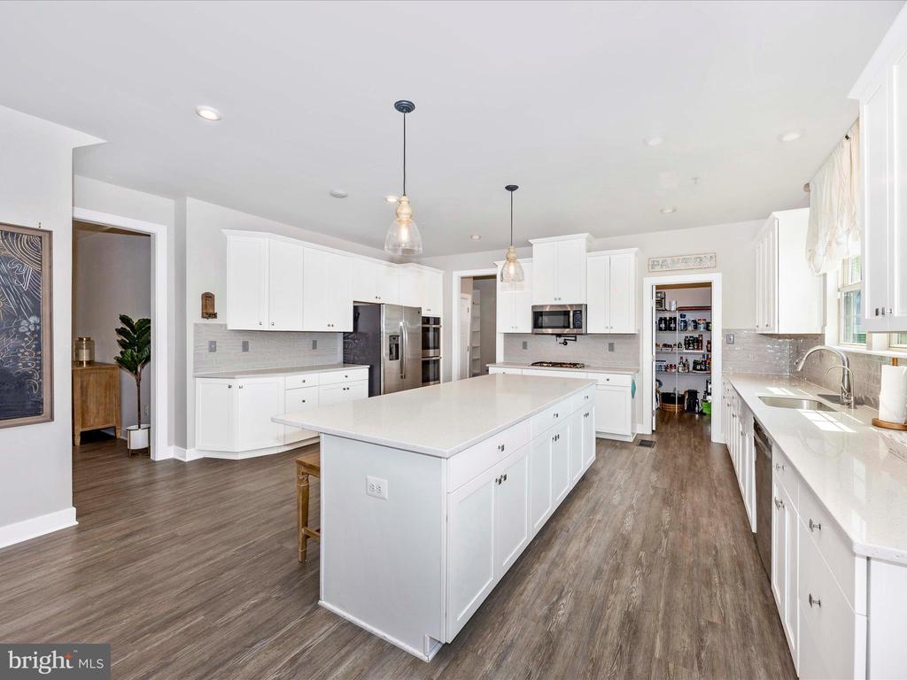 6877 WOODRIDGE ROAD