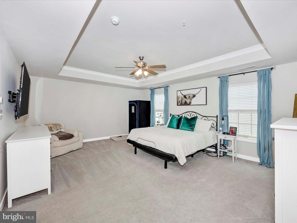 6877 WOODRIDGE ROAD