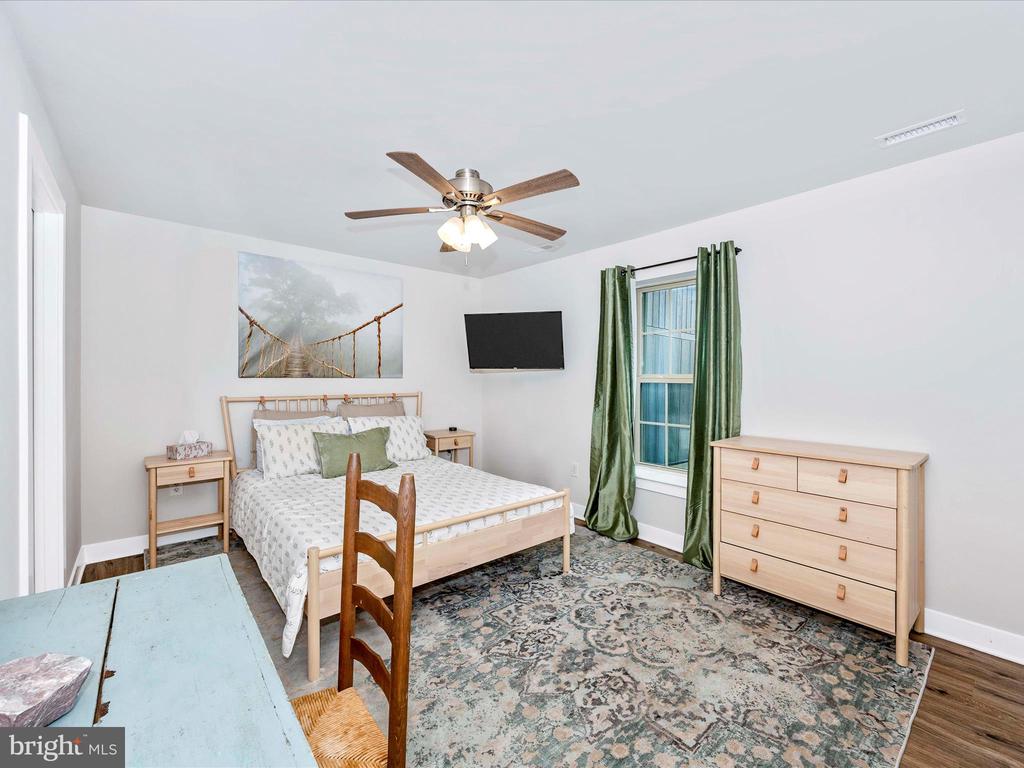 6877 WOODRIDGE ROAD