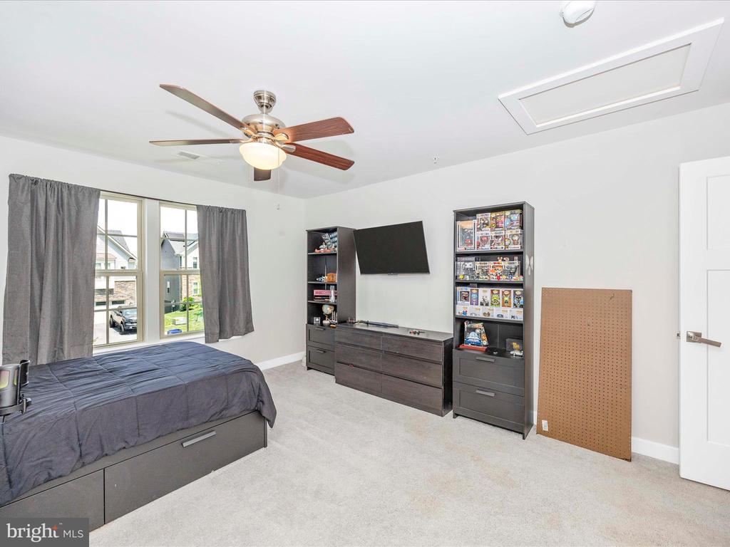 6877 WOODRIDGE ROAD