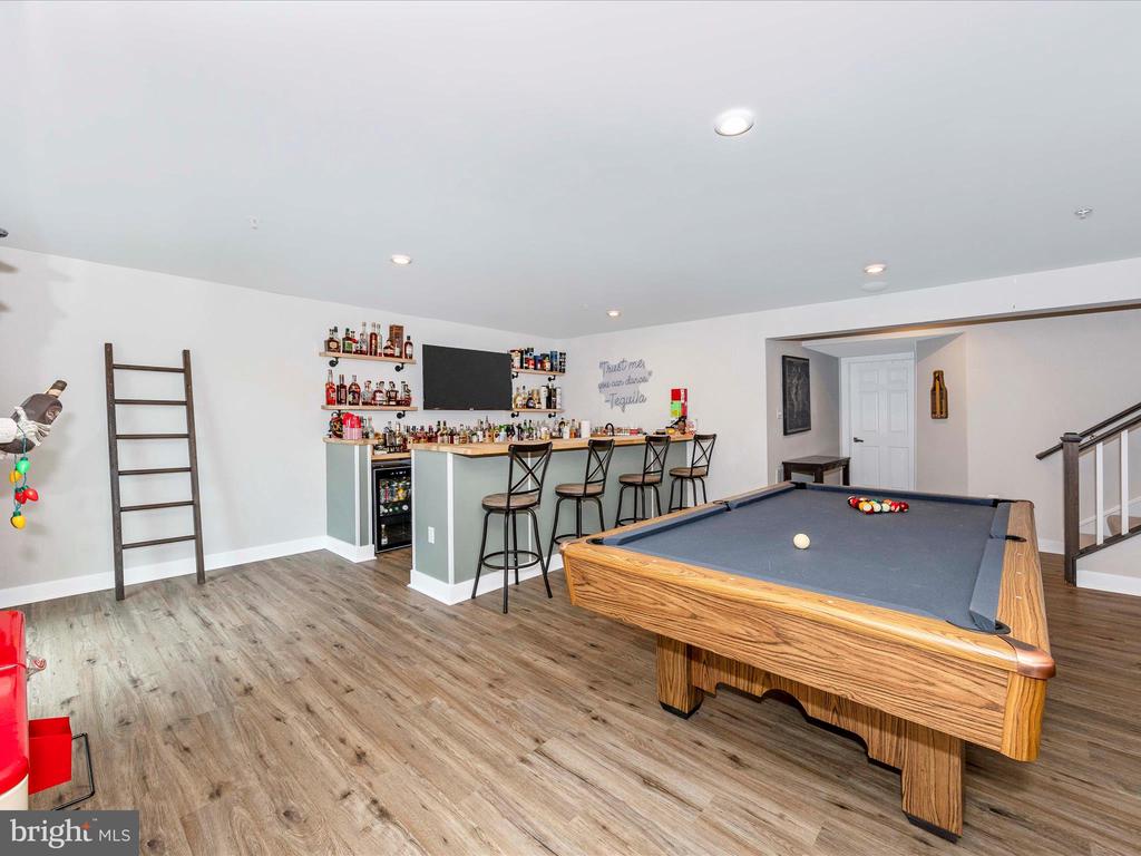 6877 WOODRIDGE ROAD