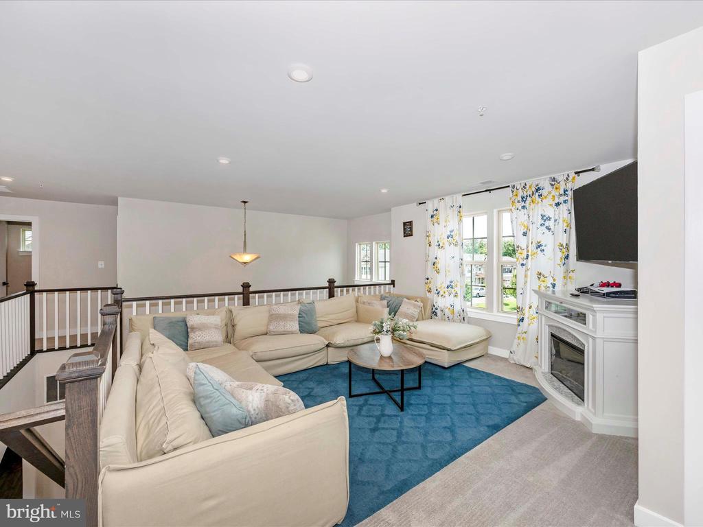 6877 WOODRIDGE ROAD