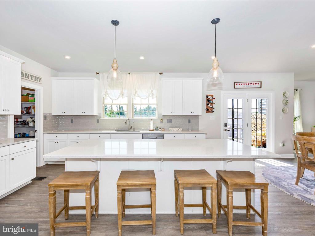 6877 WOODRIDGE ROAD