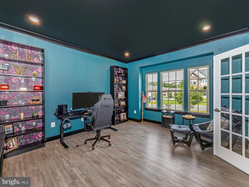 6877 WOODRIDGE ROAD