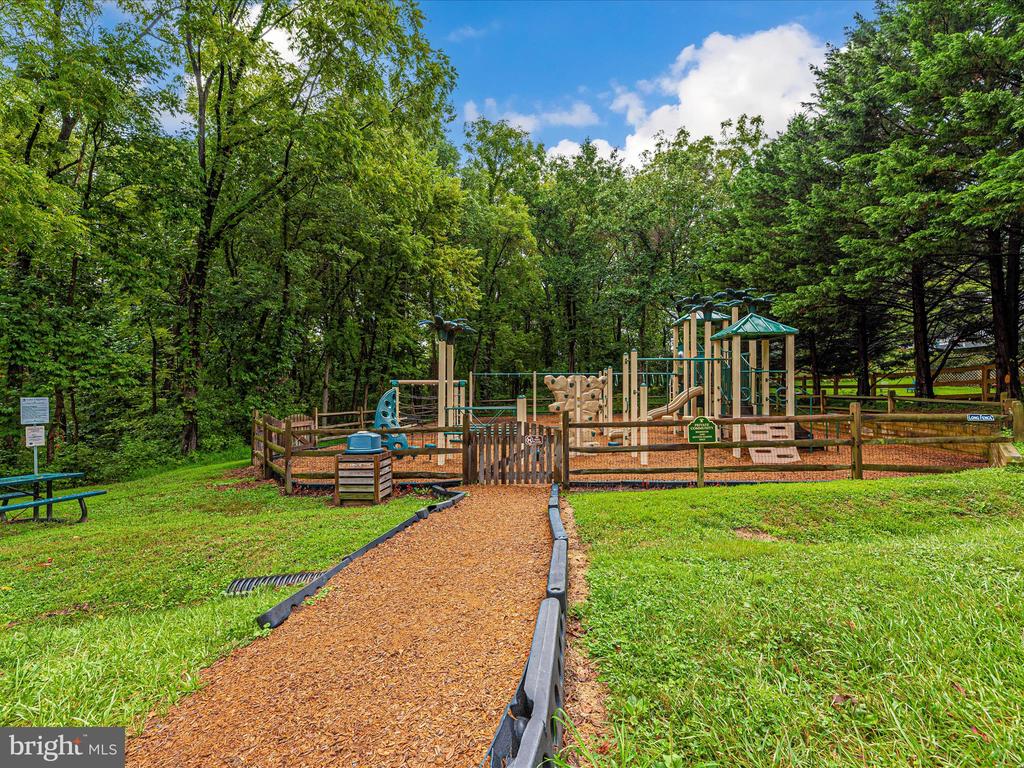 5824 PECKING STONE STREET