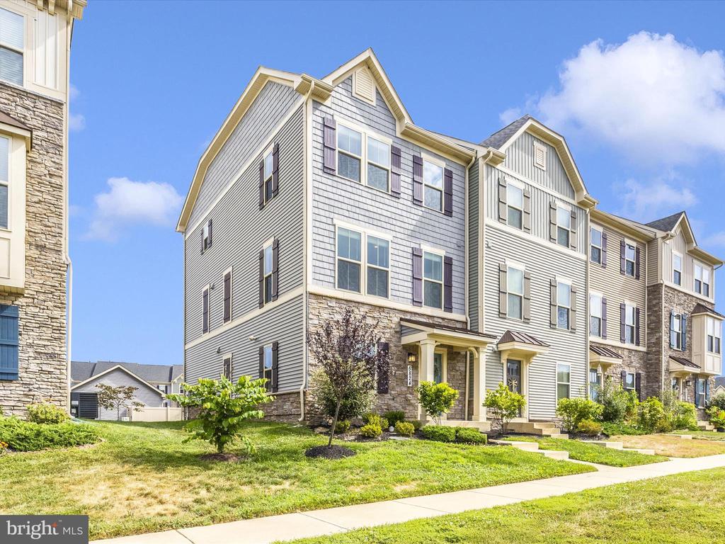 5824 PECKING STONE STREET