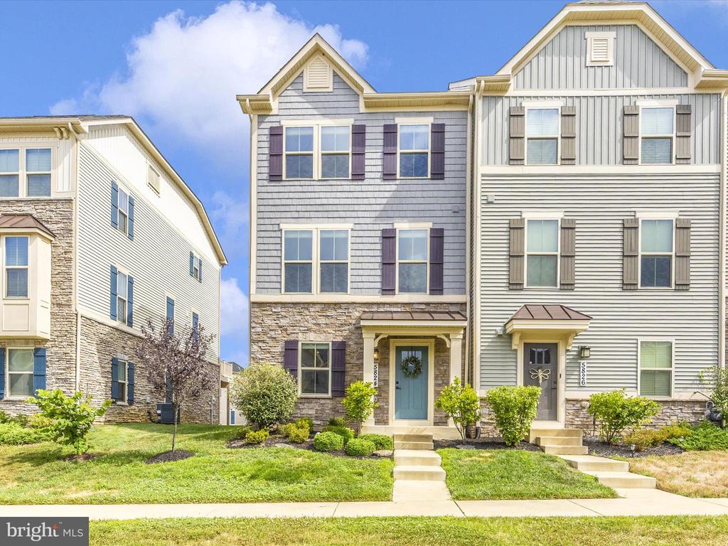 5824 PECKING STONE STREET