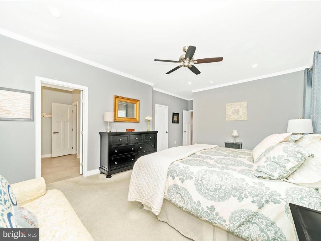 5831 EAGLEHEAD DRIVE