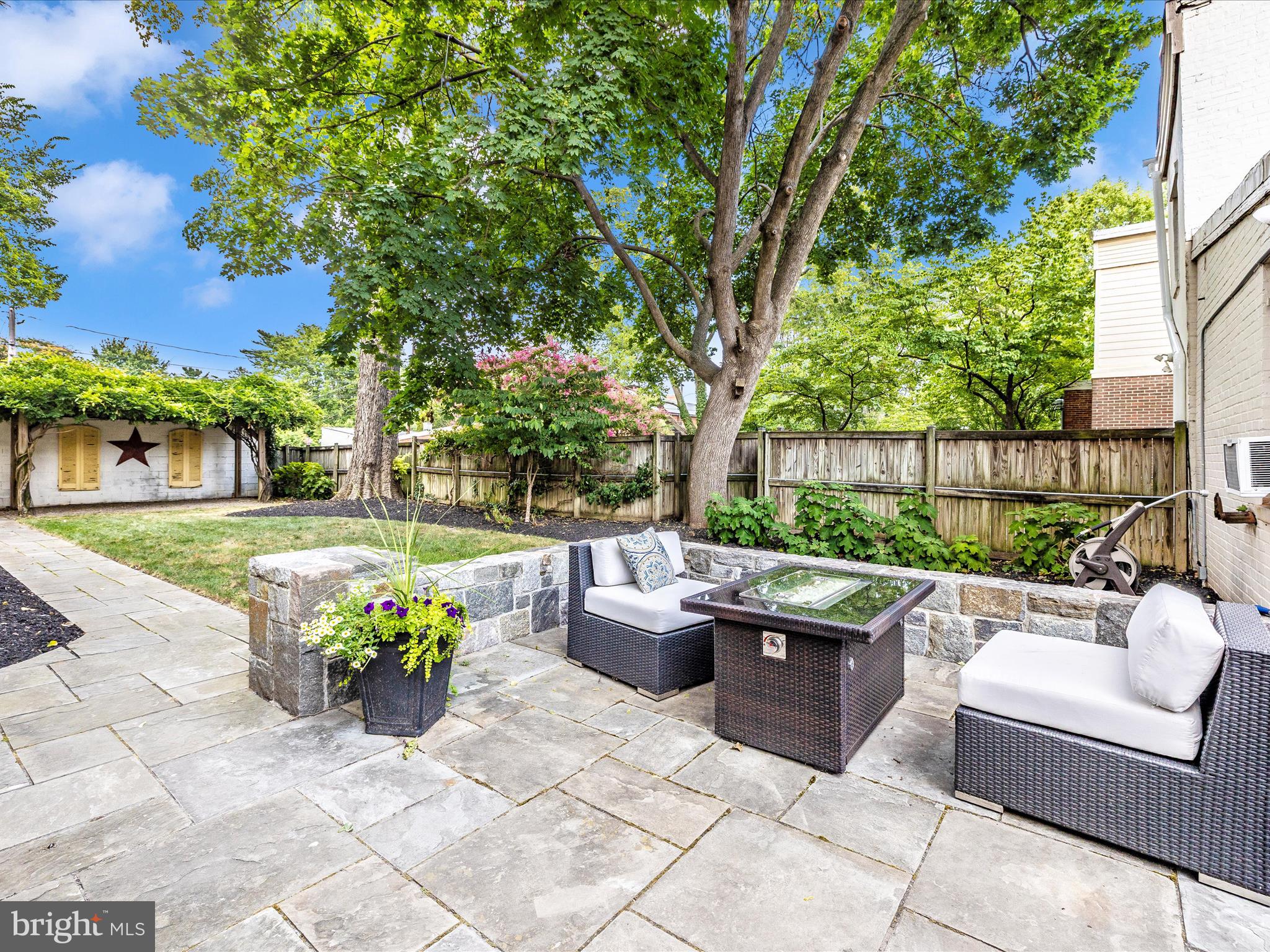 225 E 2ND STREET