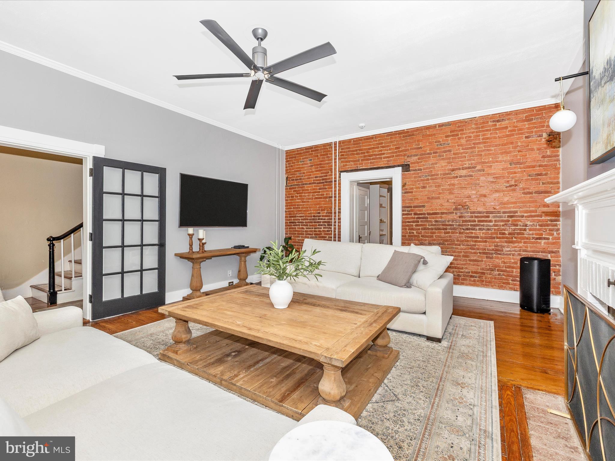 225 E 2ND STREET