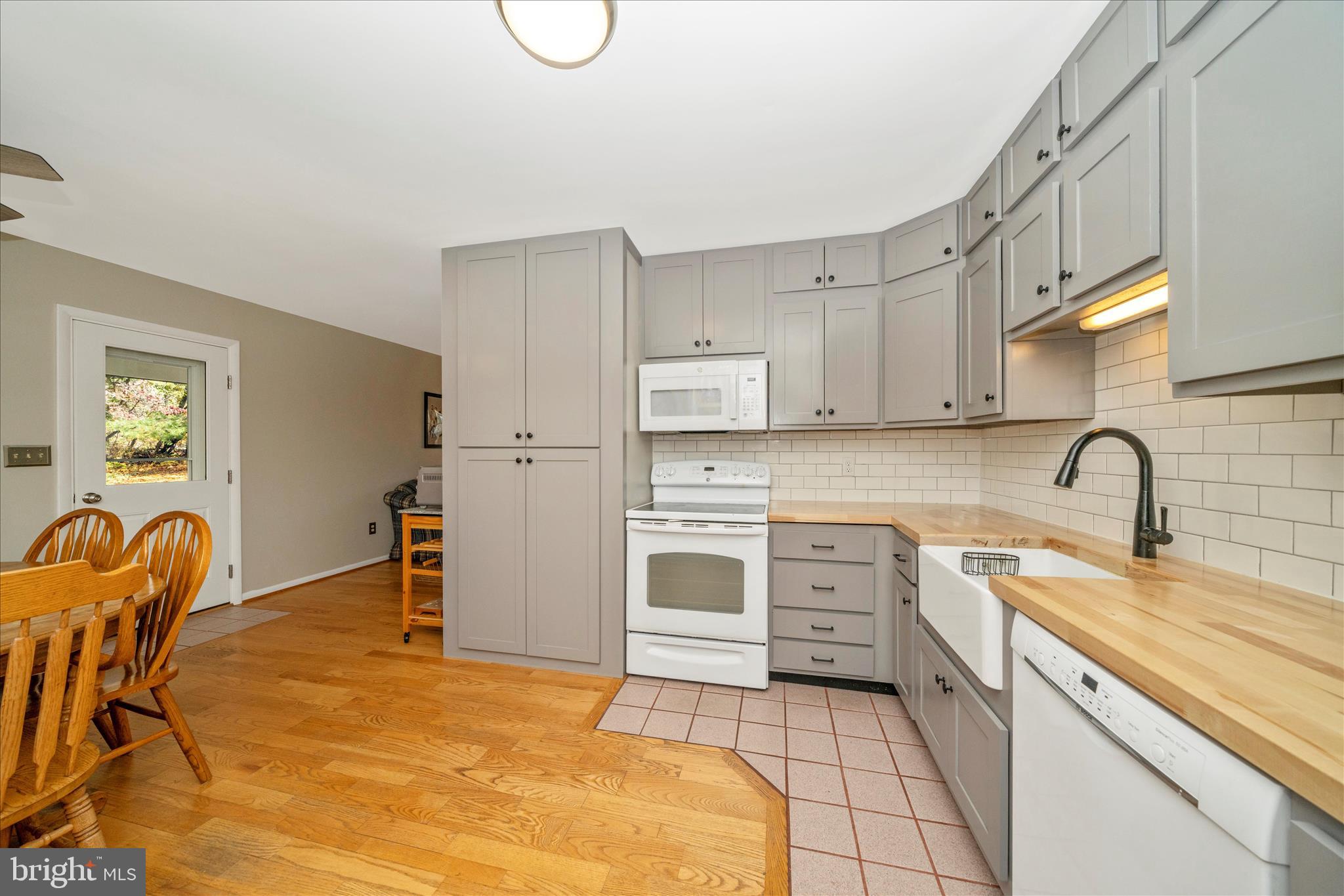 11023 HORSESHOE DRIVE