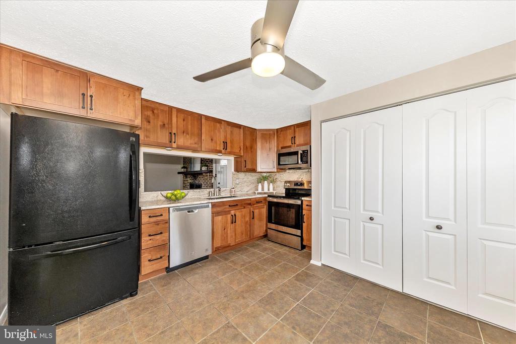 6616 PEBBLE COURT