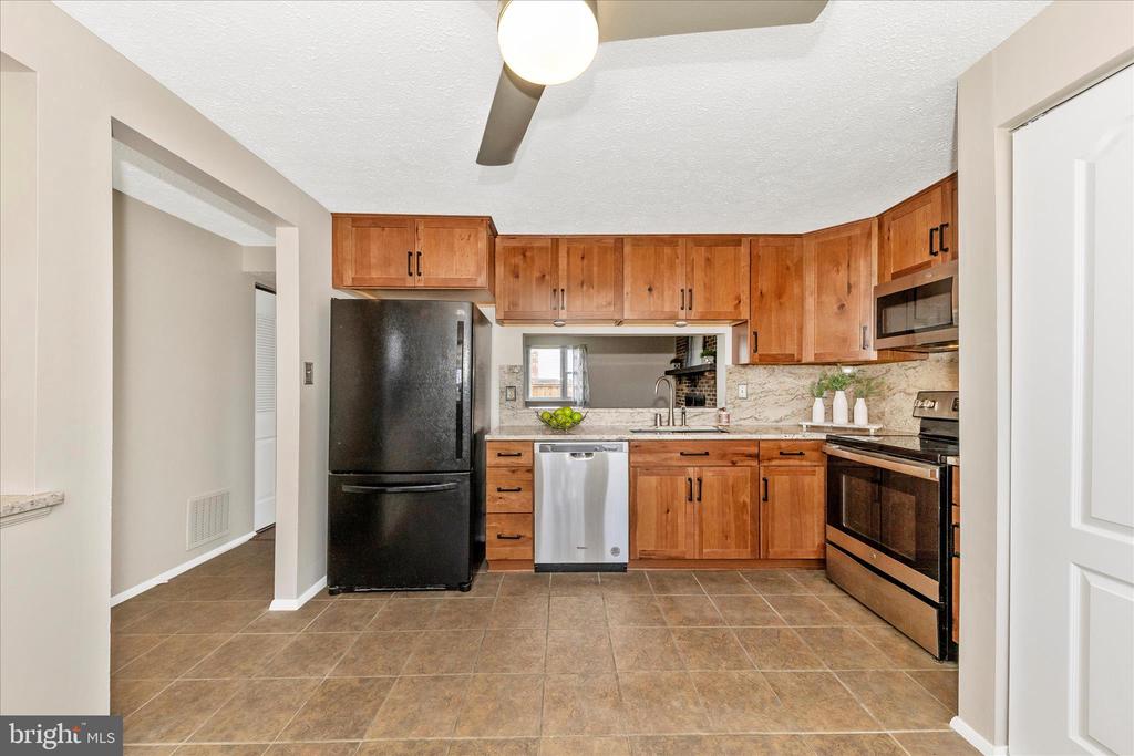 6616 PEBBLE COURT