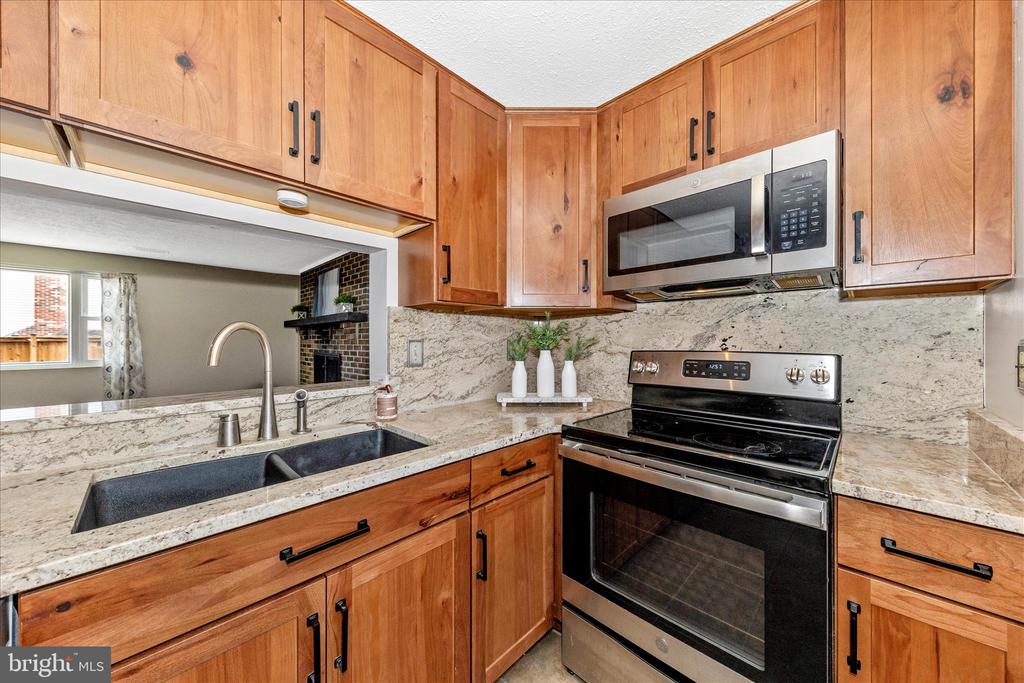 6616 PEBBLE COURT