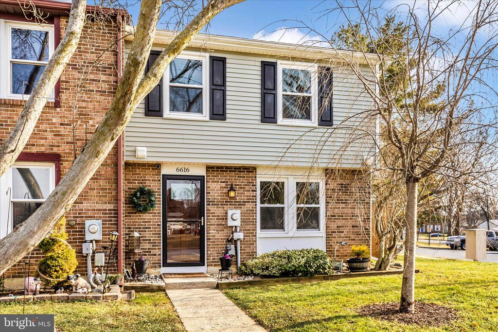 6616 PEBBLE COURT