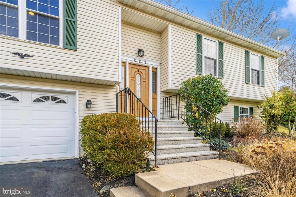 903 WINDING WAY