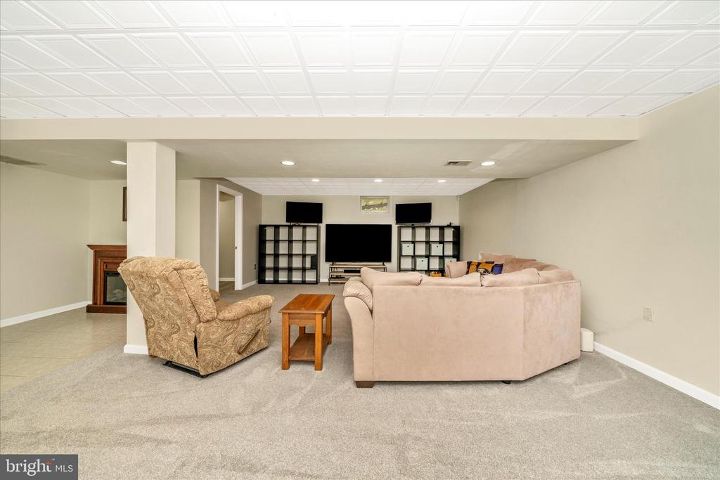 903 WINDING WAY