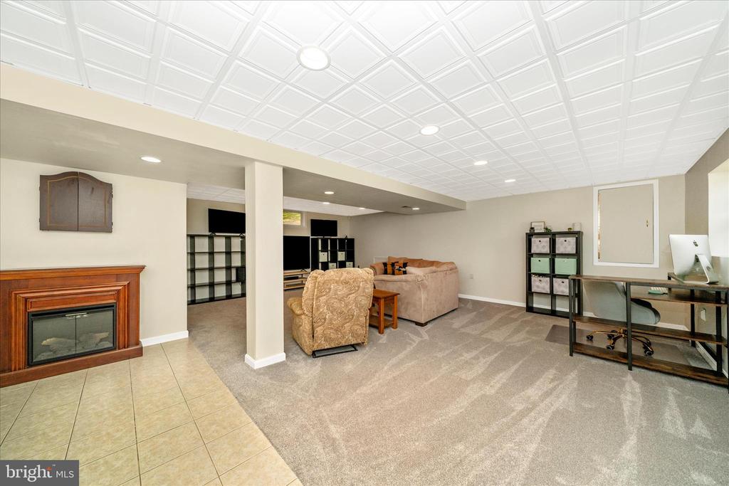 903 WINDING WAY