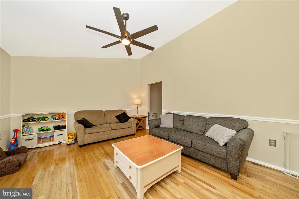 903 WINDING WAY