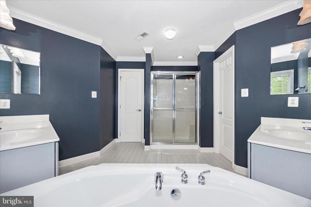 11007 COUNTRY CLUB ROAD