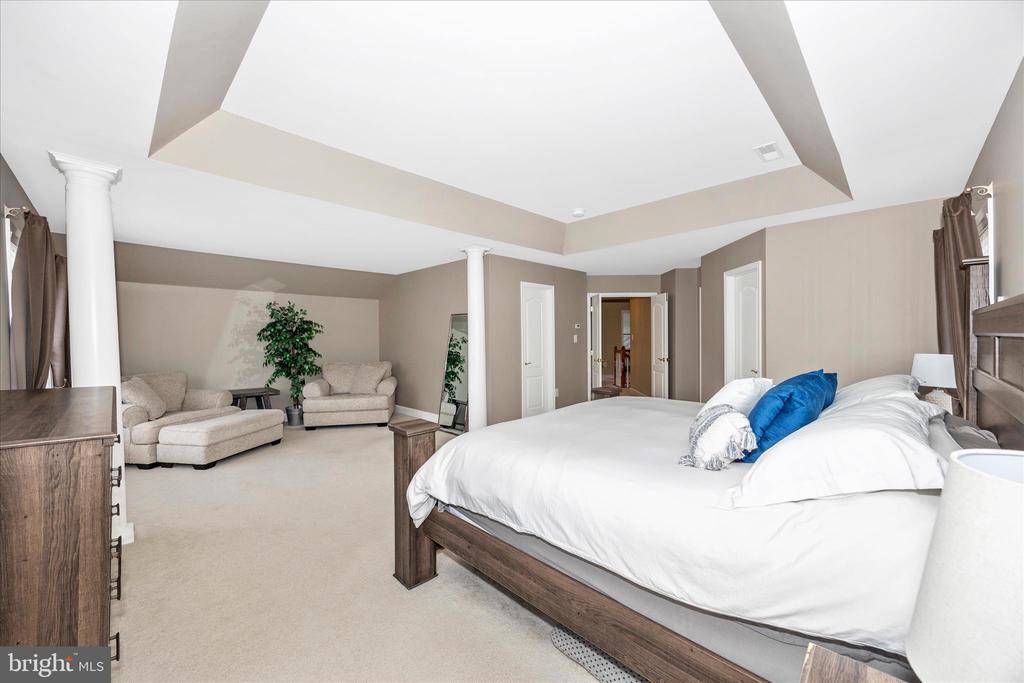 11007 COUNTRY CLUB ROAD