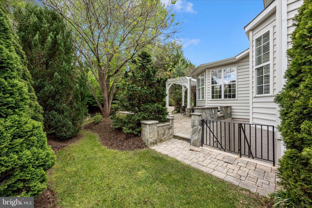 11007 COUNTRY CLUB ROAD