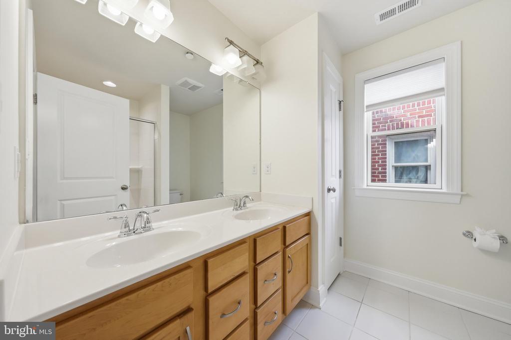 25 6TH STREET W