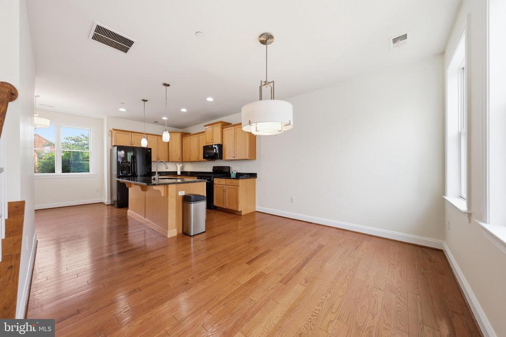 25 6TH STREET W