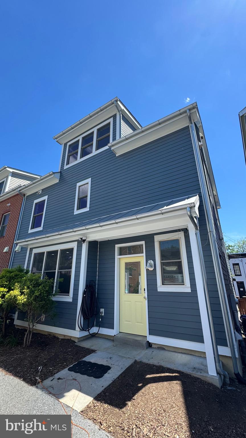 25 6TH STREET W