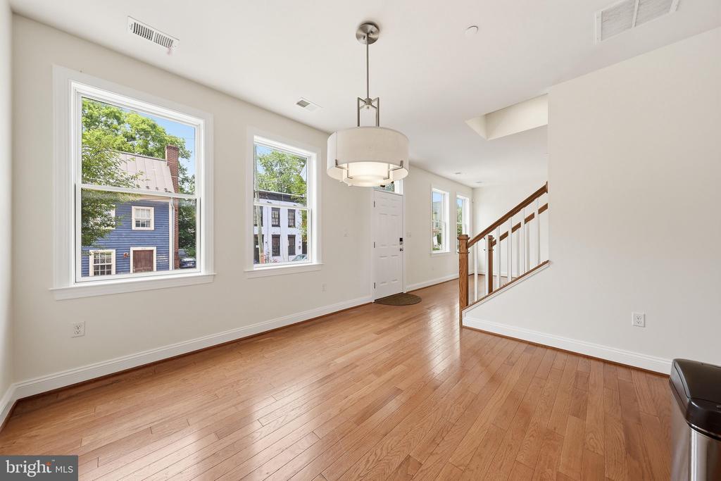 25 6TH STREET W