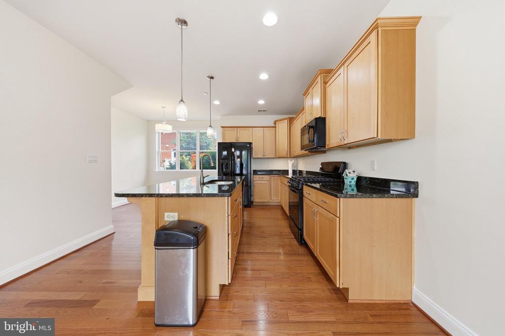 25 6TH STREET W