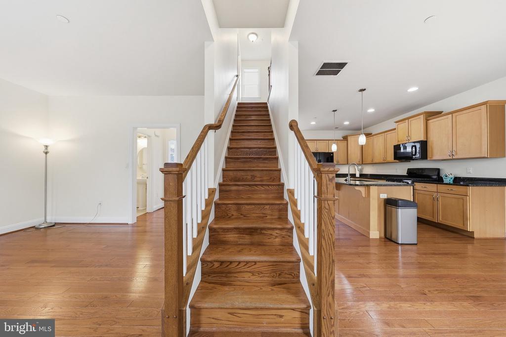 25 6TH STREET W