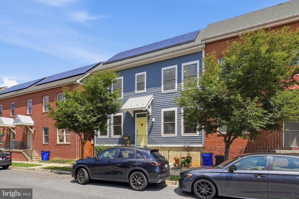 25 6TH STREET W